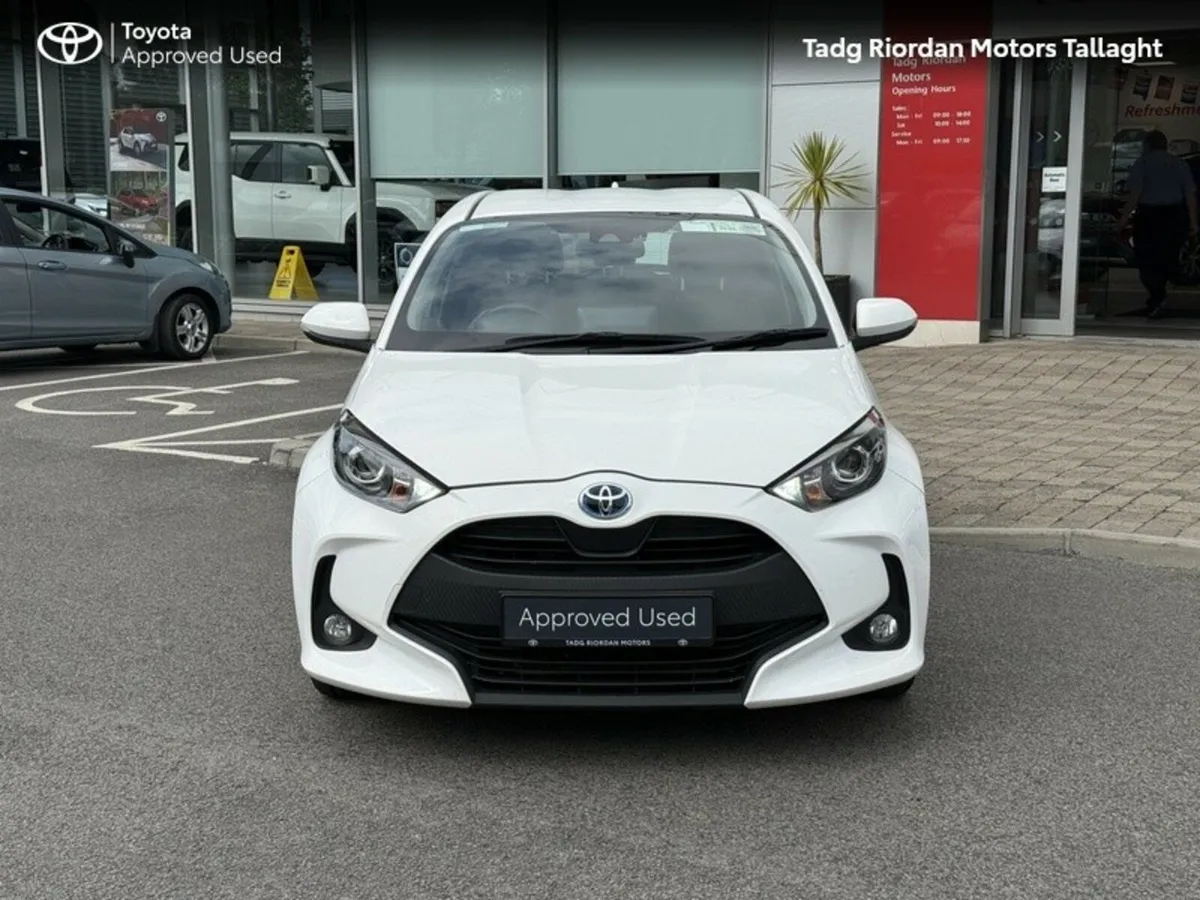 Toyota Yaris HYBRID LUNA 4DR AUTO*** GUARANTEED €1 - Image 2