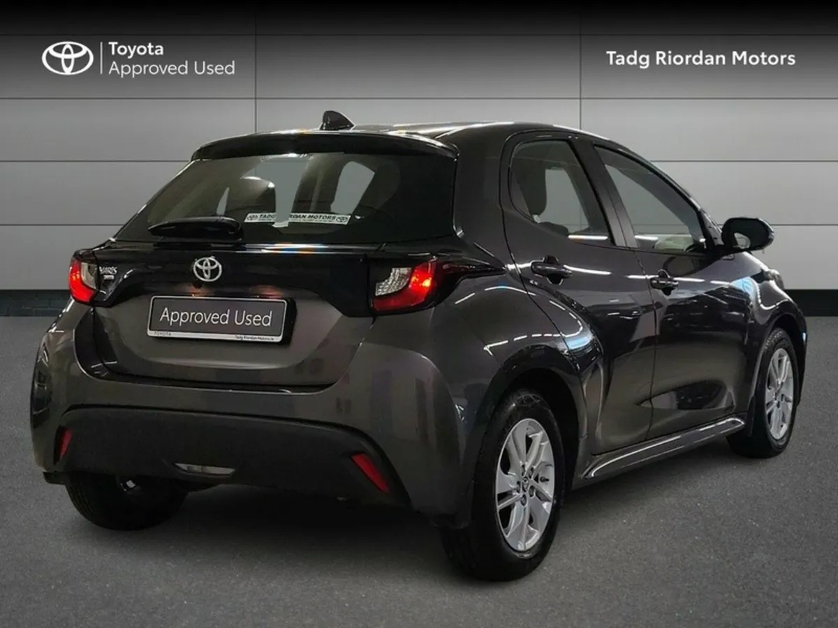 Toyota Yaris 1.0 LUNA - Image 2
