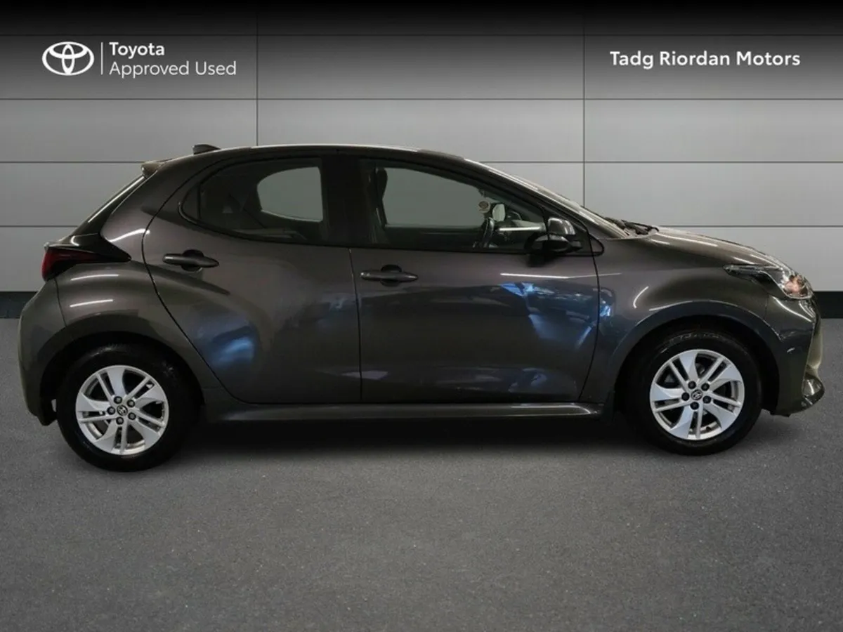 Toyota Yaris 1.0 LUNA - Image 3