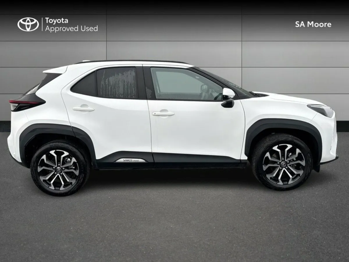 Toyota Yaris Cross LUNA SPORT DEMO - Image 3