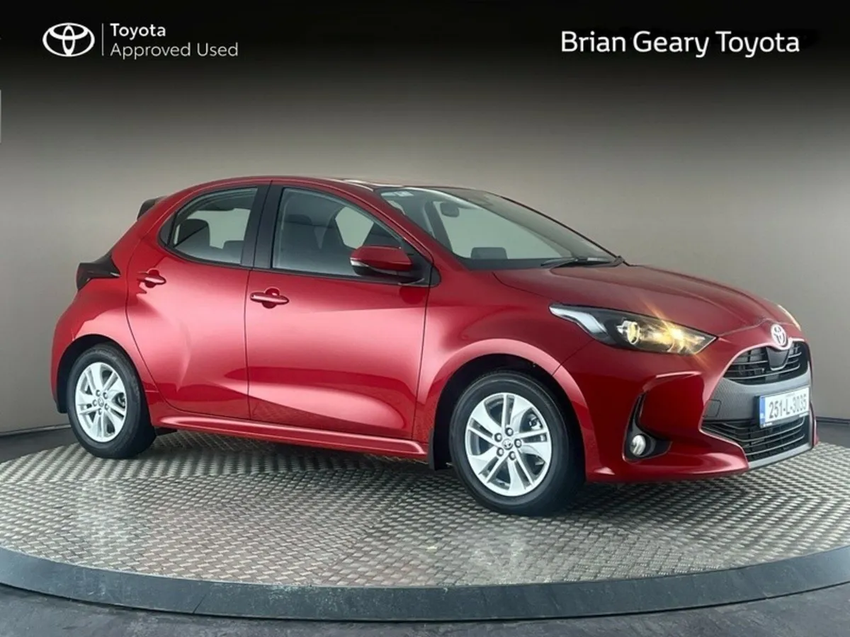 Toyota Yaris HYBRID LUNA - Image 1