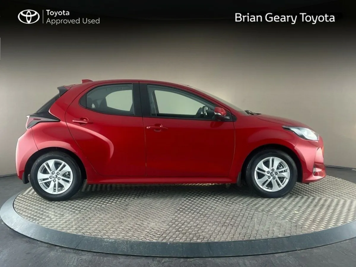Toyota Yaris HYBRID LUNA - Image 3