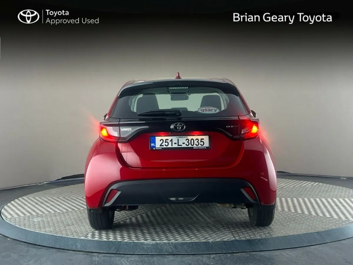 Toyota Yaris HYBRID LUNA - Image 4