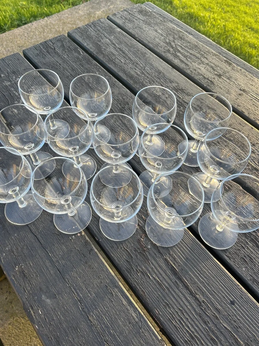 Wine glasses/ prawn cocktail glasses - Image 4