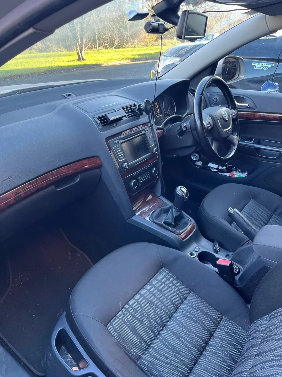 Škoda Octavia 2011 • 1.6 TDI • Luxury Trim • 105hp - Image 3