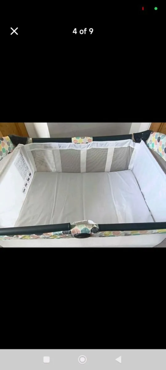 Baby travel cot, newborn inserts and change pad - Image 4