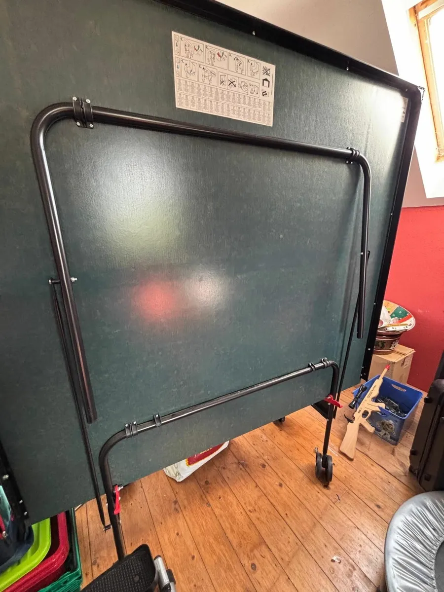 Ping pong table - Image 1
