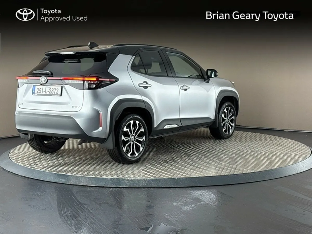 Toyota Yaris Cross HYBRID LUNA SPORT BI-TONE - Image 2