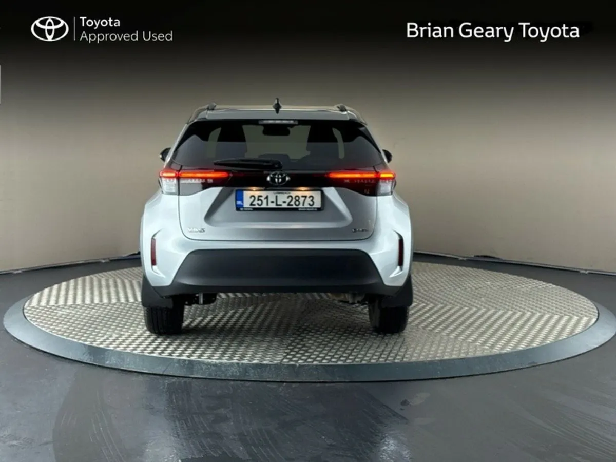 Toyota Yaris Cross HYBRID LUNA SPORT BI-TONE - Image 4