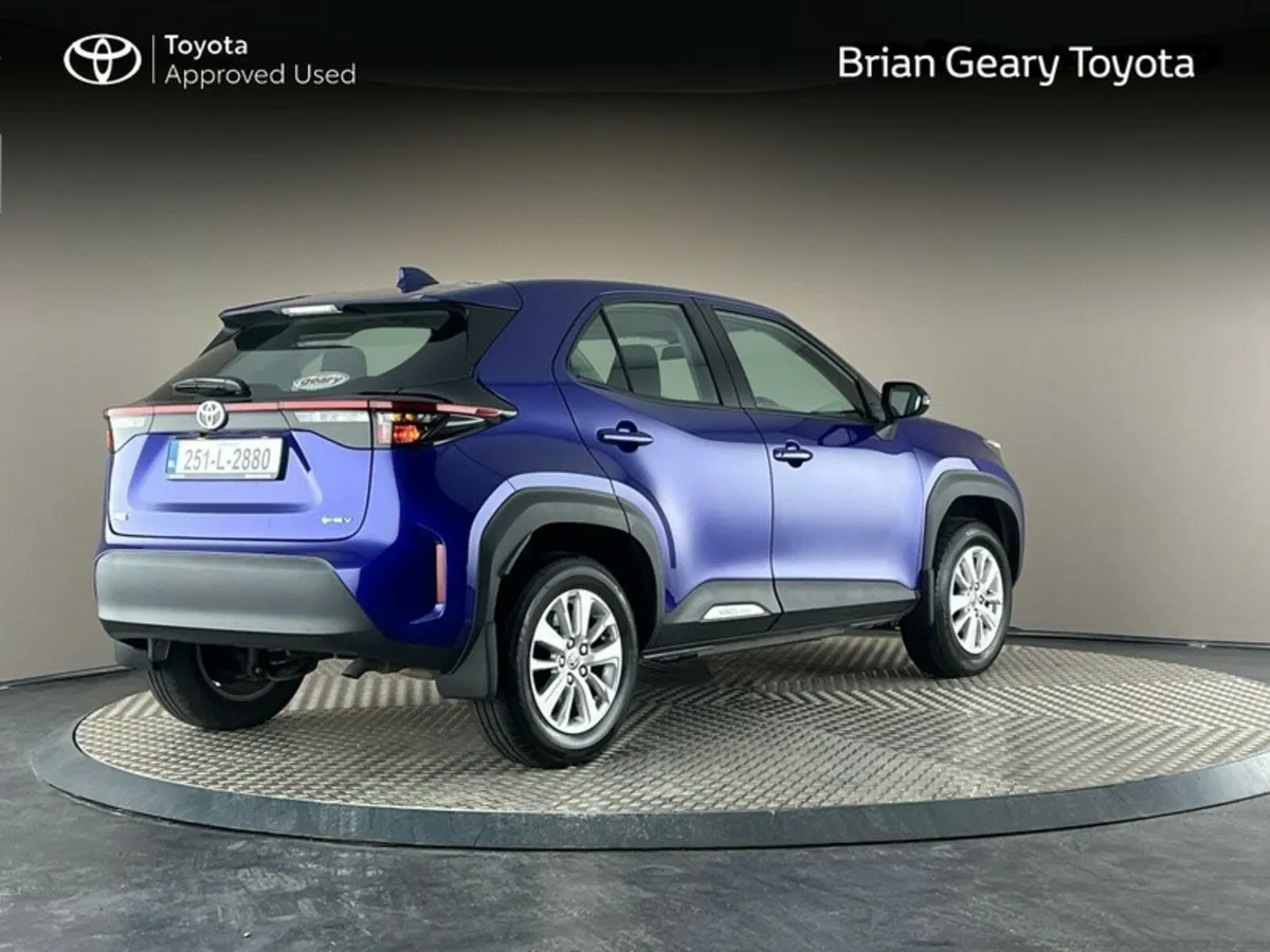 Toyota Yaris Cross HYBRID LUNA - Image 2