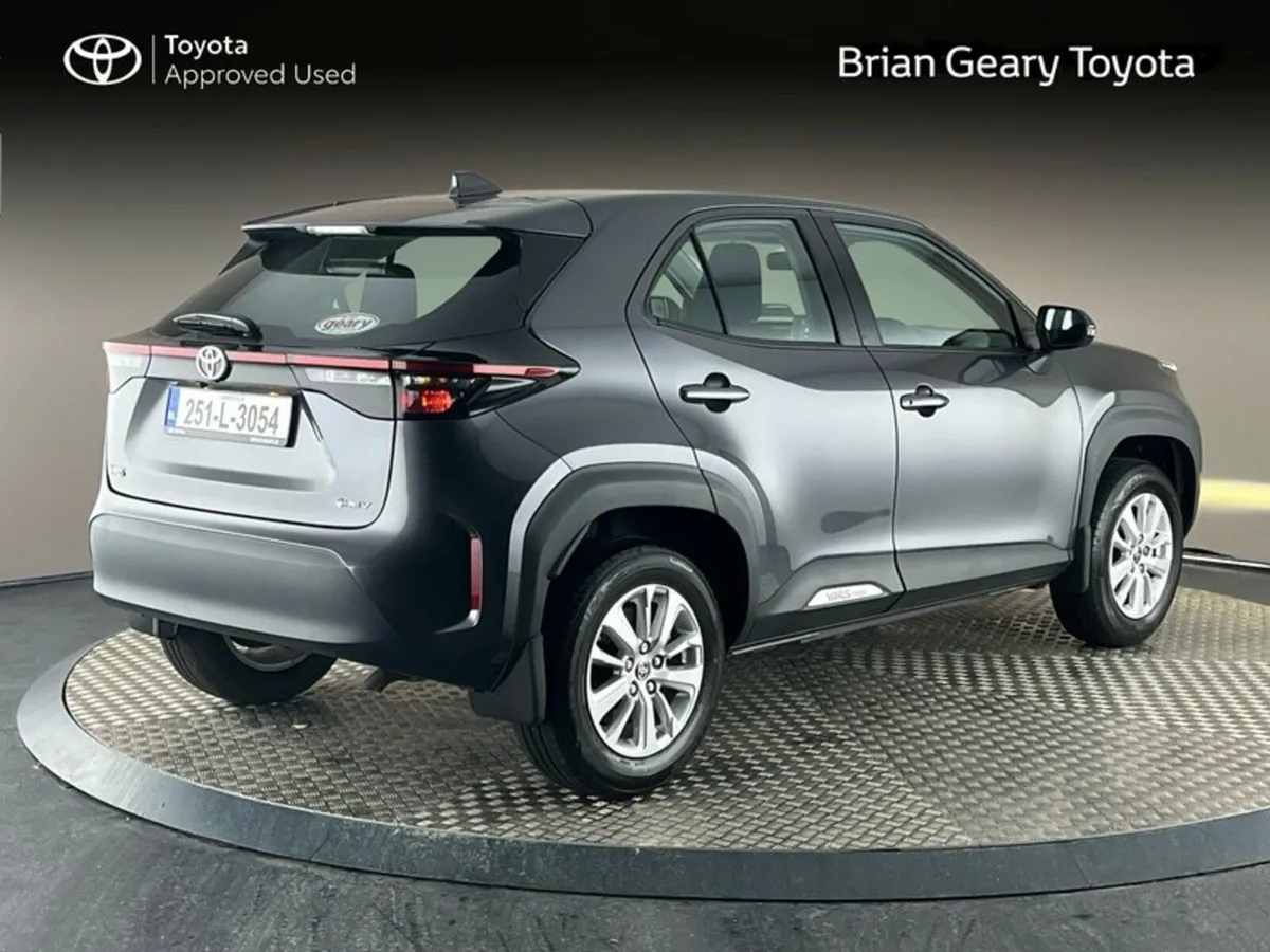 Toyota Yaris Cross HYBRID LUNA - Image 2