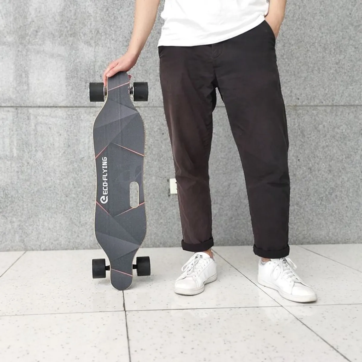 Electric scatebaord 350W 25km/h and 18km full electric ride - Image 1