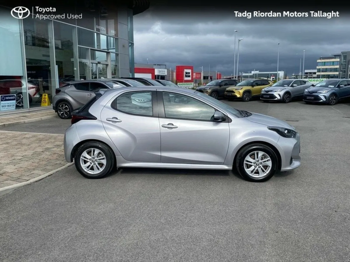Toyota Yaris HYBRID LUNA 4DR AUTO*** GUARANTEED €1 - Image 3