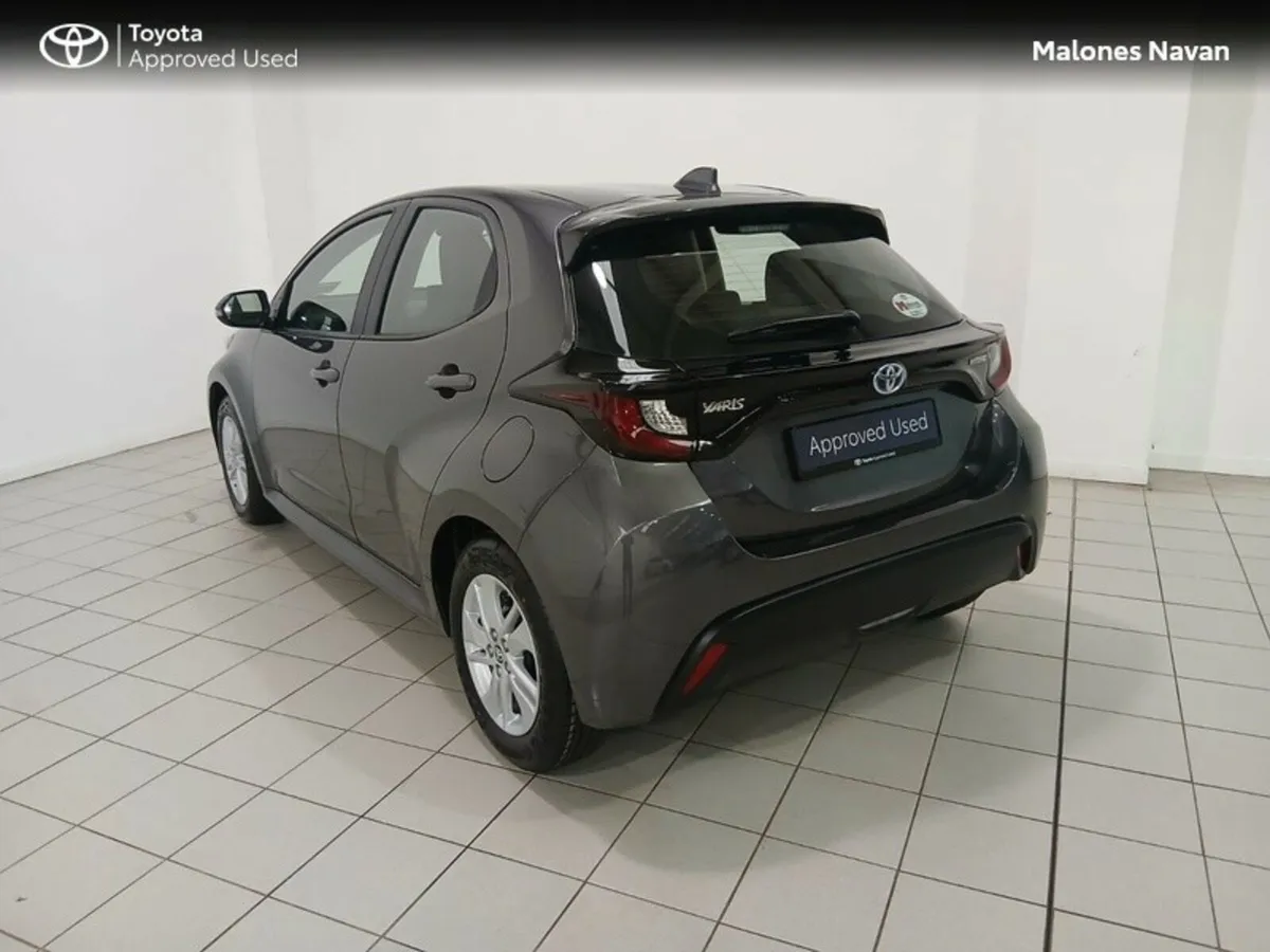 Toyota Yaris 1.5 HYBRID LUNA 4DR AUTO - Image 2