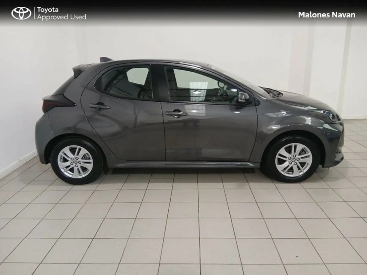 Toyota Yaris 1.5 HYBRID LUNA 4DR AUTO - Image 3