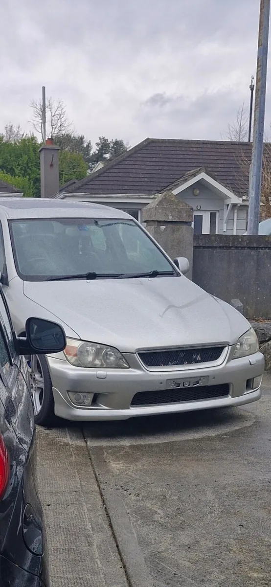 Lexus IS200 - Image 2