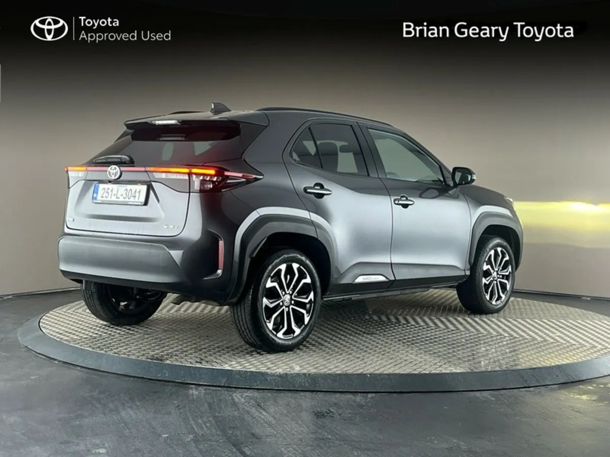 Toyota Yaris Cross HYBRID LUNA SPORT - Image 2