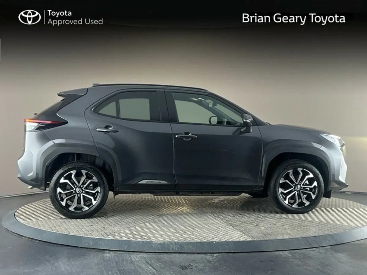 Toyota Yaris Cross HYBRID LUNA SPORT - Image 3