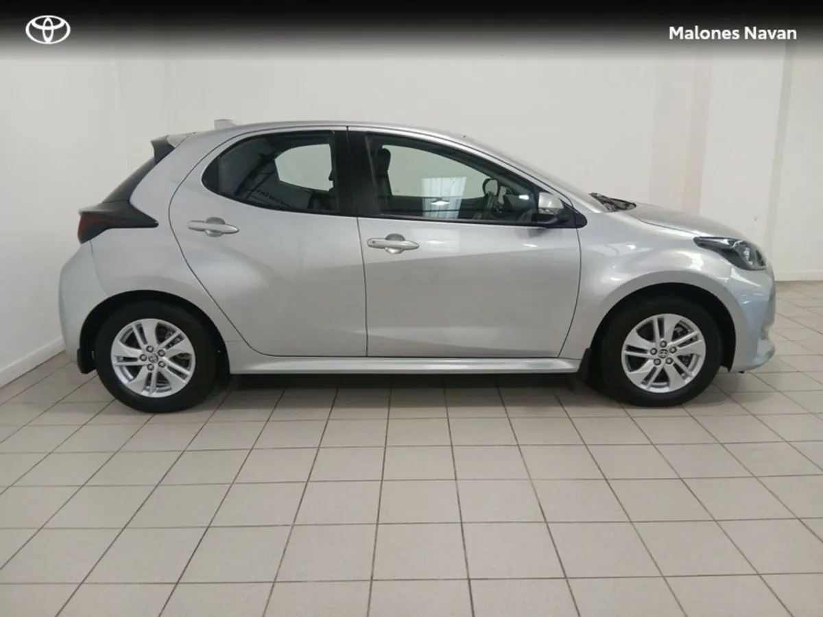 Toyota Yaris YARIS 1.5 HYBRID LUNA - Image 3