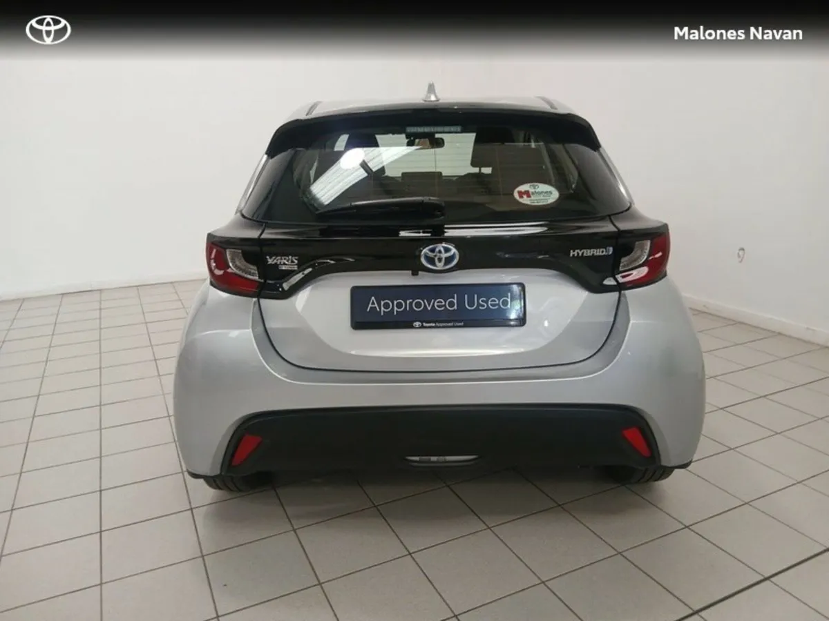 Toyota Yaris YARIS 1.5 HYBRID LUNA - Image 4