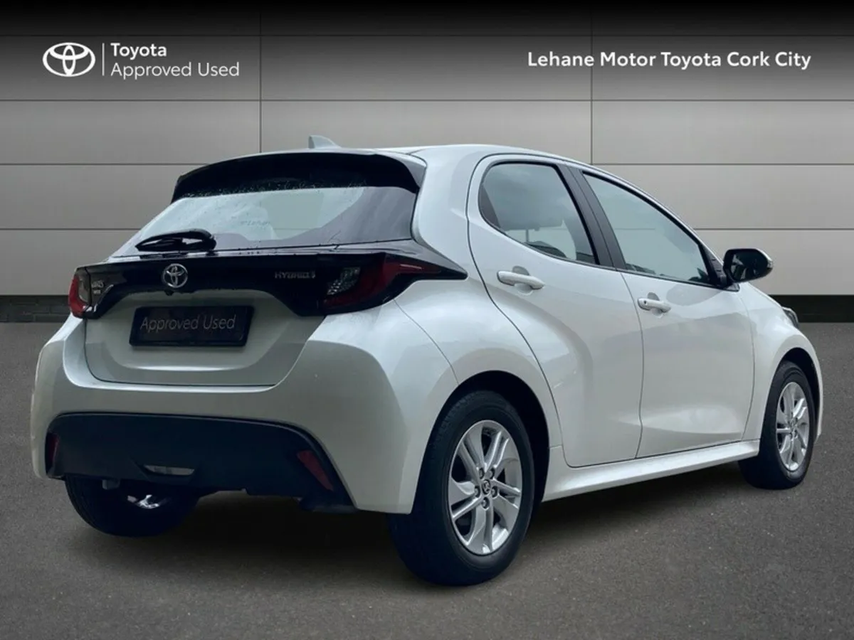 Toyota Yaris 1.5 HYBRID LUNA 4DR AUTO - Image 2
