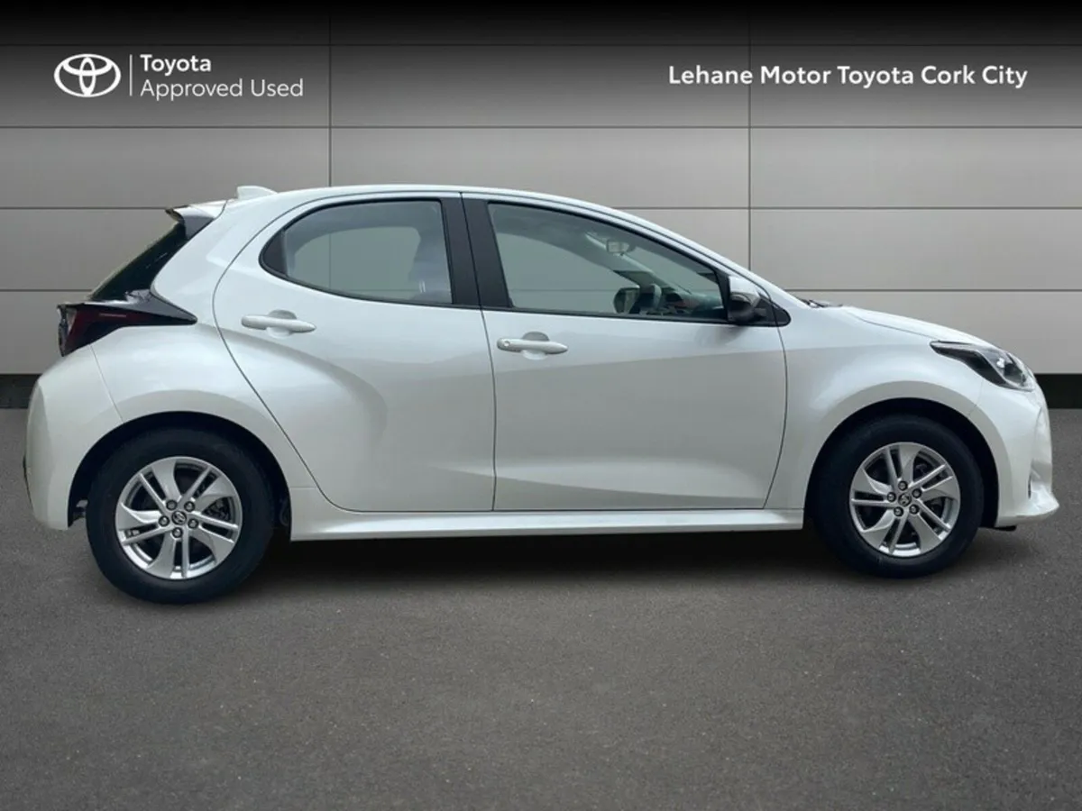 Toyota Yaris 1.5 HYBRID LUNA 4DR AUTO - Image 3