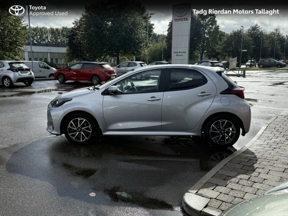 Toyota Yaris 1.5 HYBRID L/SPORT*** GUARANTEED €150 - Image 4