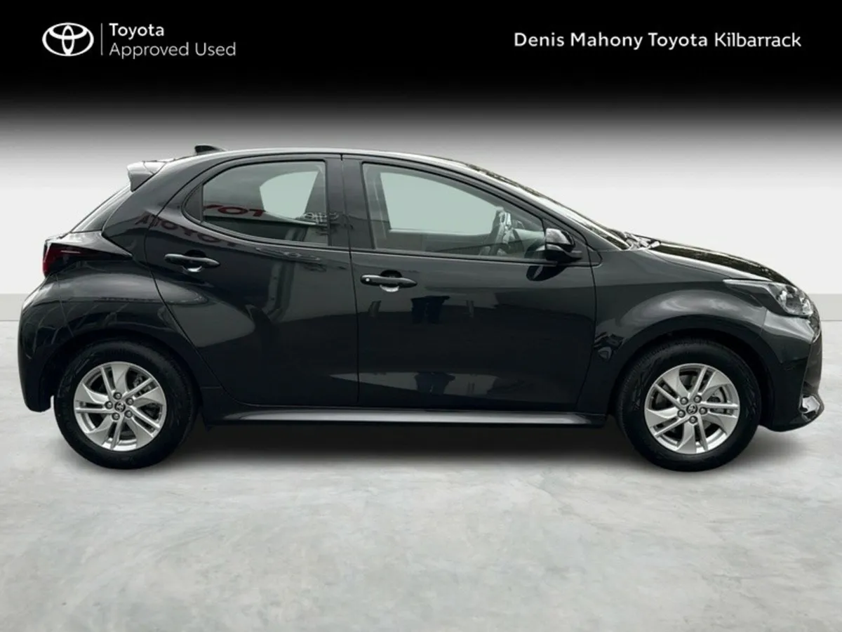 Toyota Yaris HYBRID LUNA 3 YEARS FREE SERVICING - Image 3