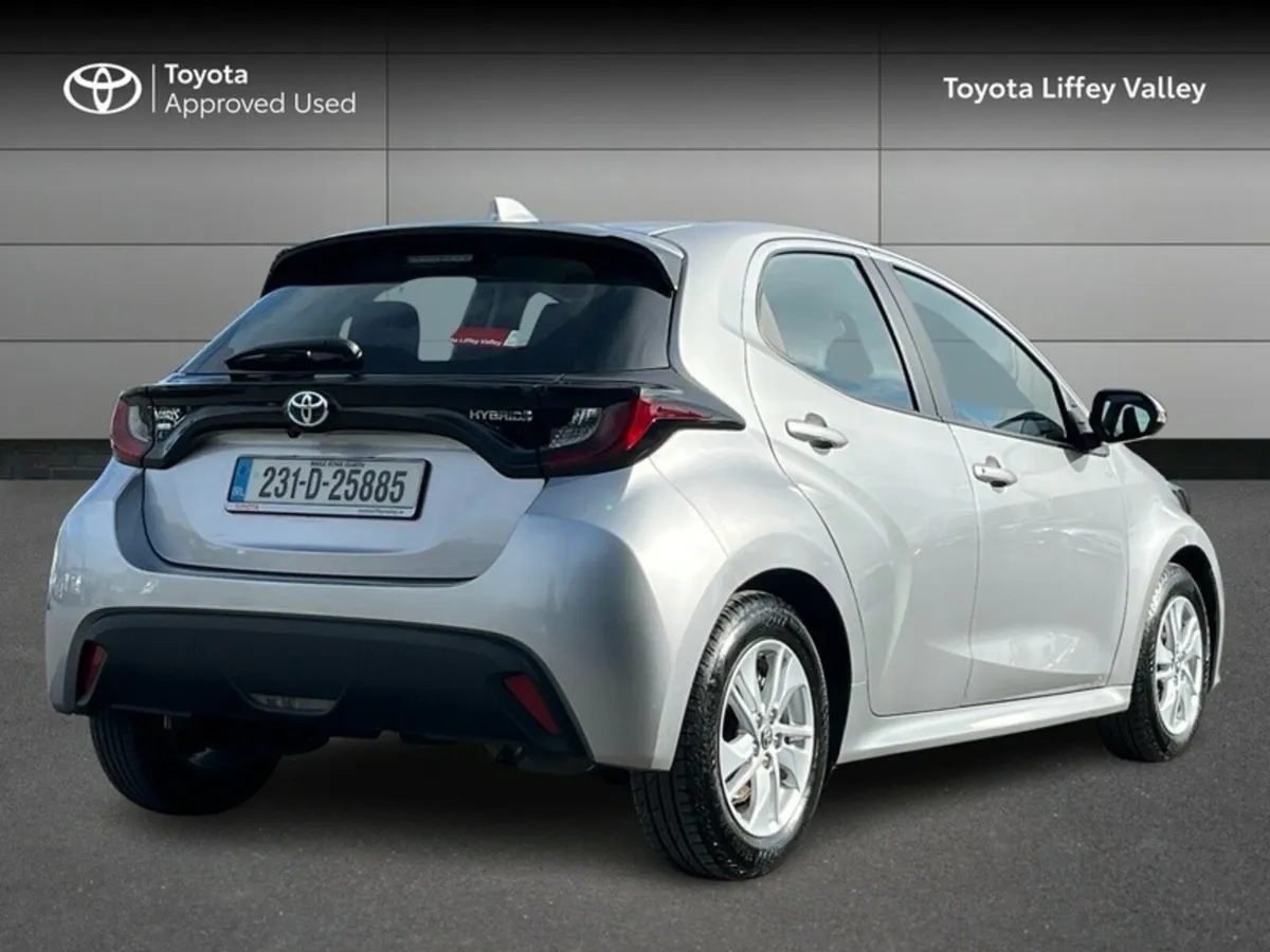 Toyota Yaris YARIS 1.5 HYBRID LUNA - Image 2