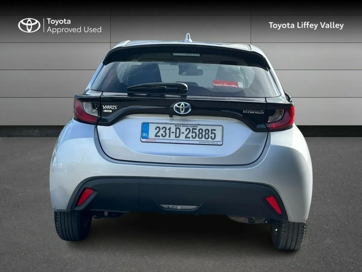 Toyota Yaris YARIS 1.5 HYBRID LUNA - Image 4