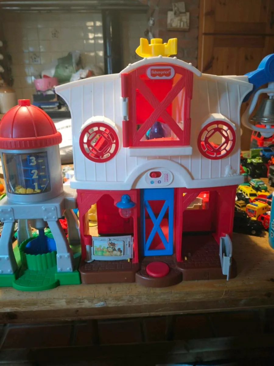 Farm set with with animals etc like new - Image 1