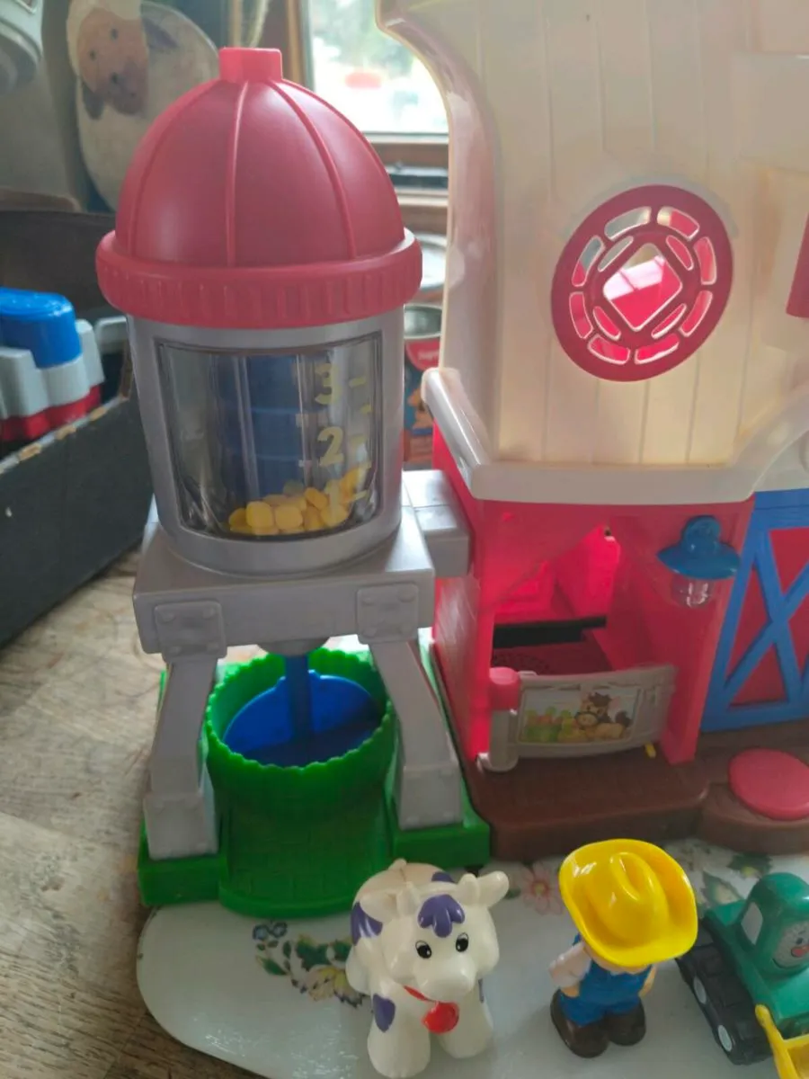 Farm set with with animals etc like new - Image 3