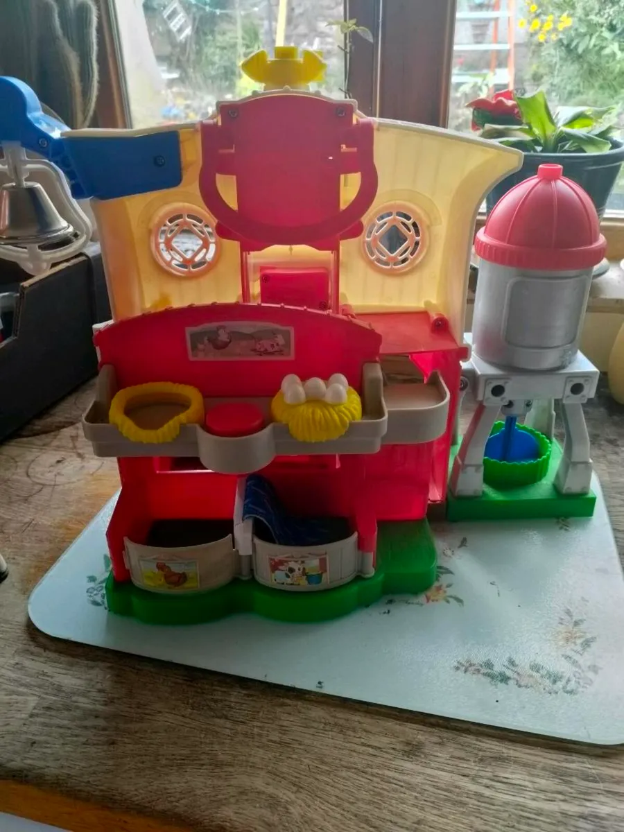 Farm set with with animals etc like new - Image 4