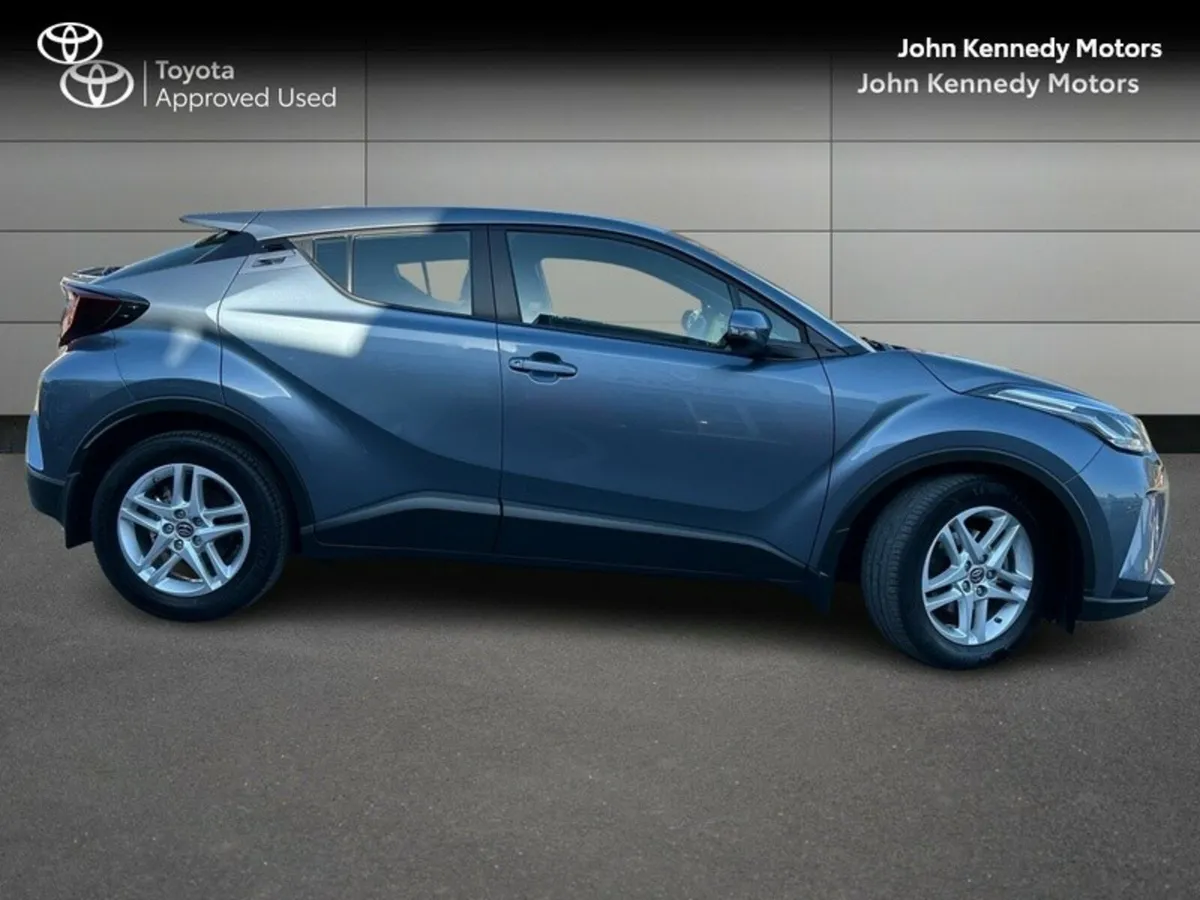 Toyota C-HR HYBRID LUNA - Image 3