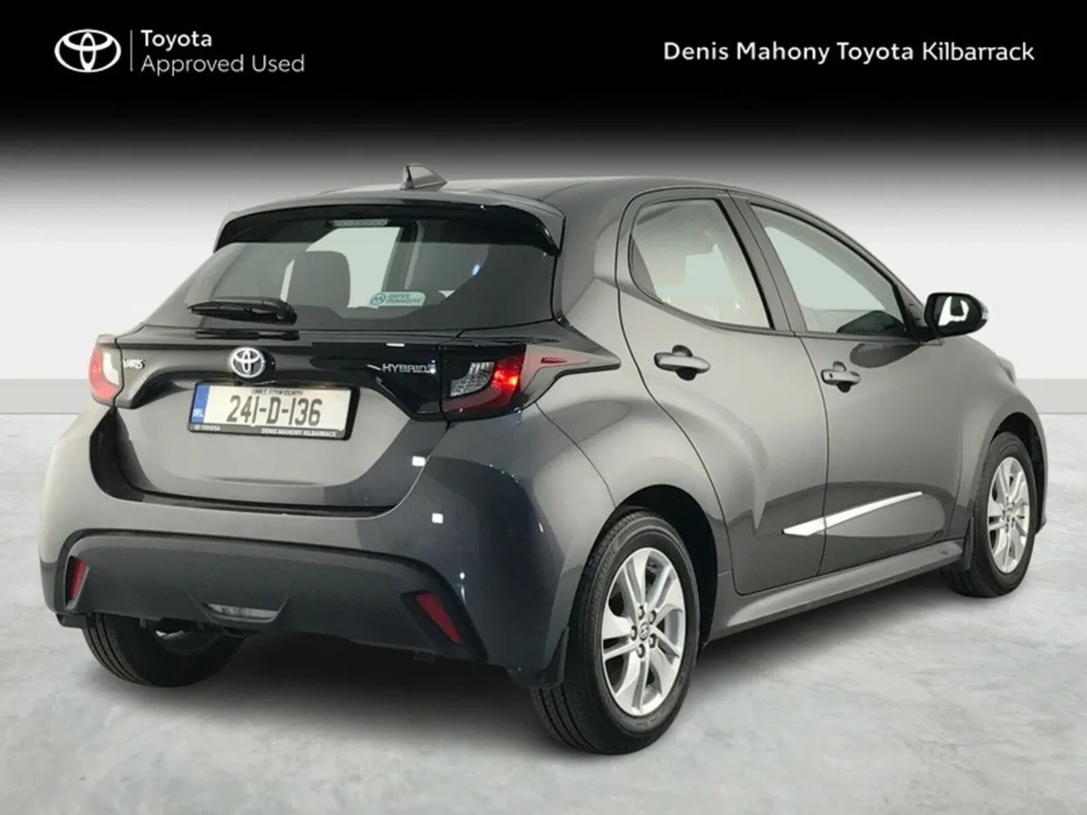 Toyota Yaris YARIS 1.5 HYBRID LUNA - Image 2