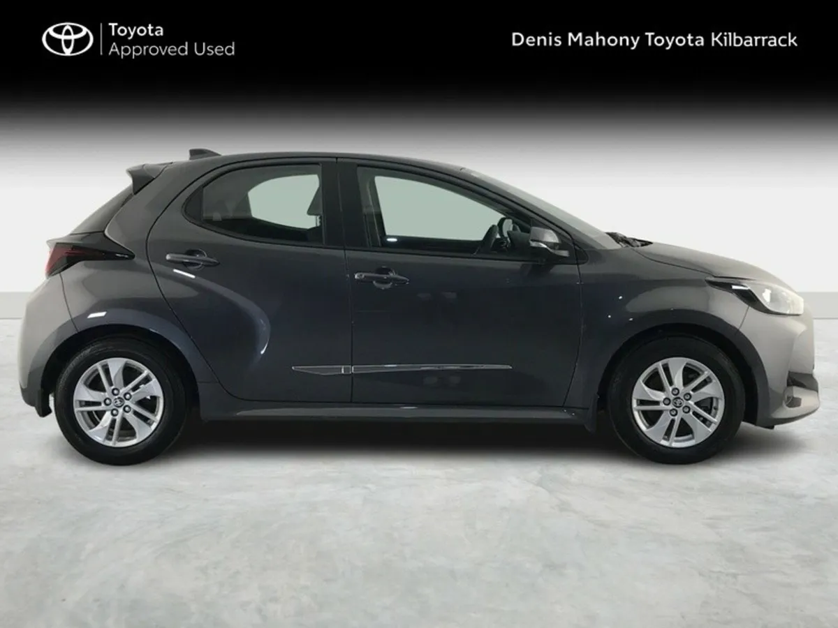 Toyota Yaris YARIS 1.5 HYBRID LUNA - Image 3