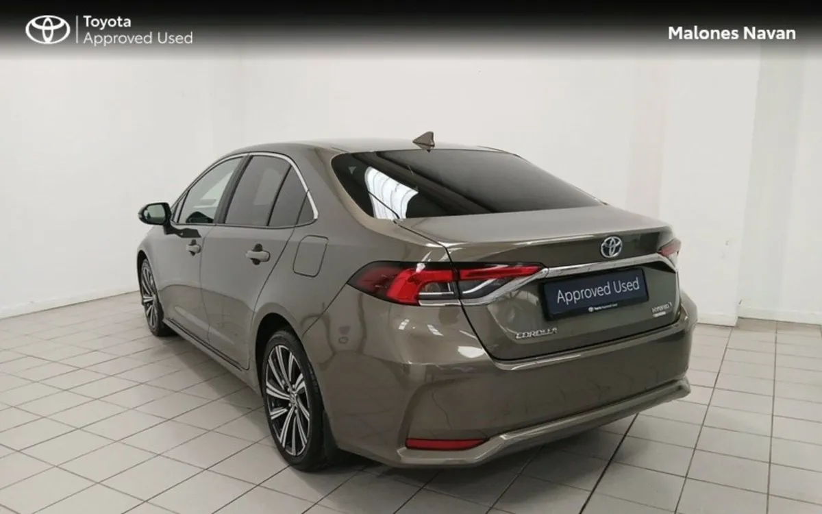 Toyota Corolla COROLLA HYBRID LUNA SPORT - Image 2