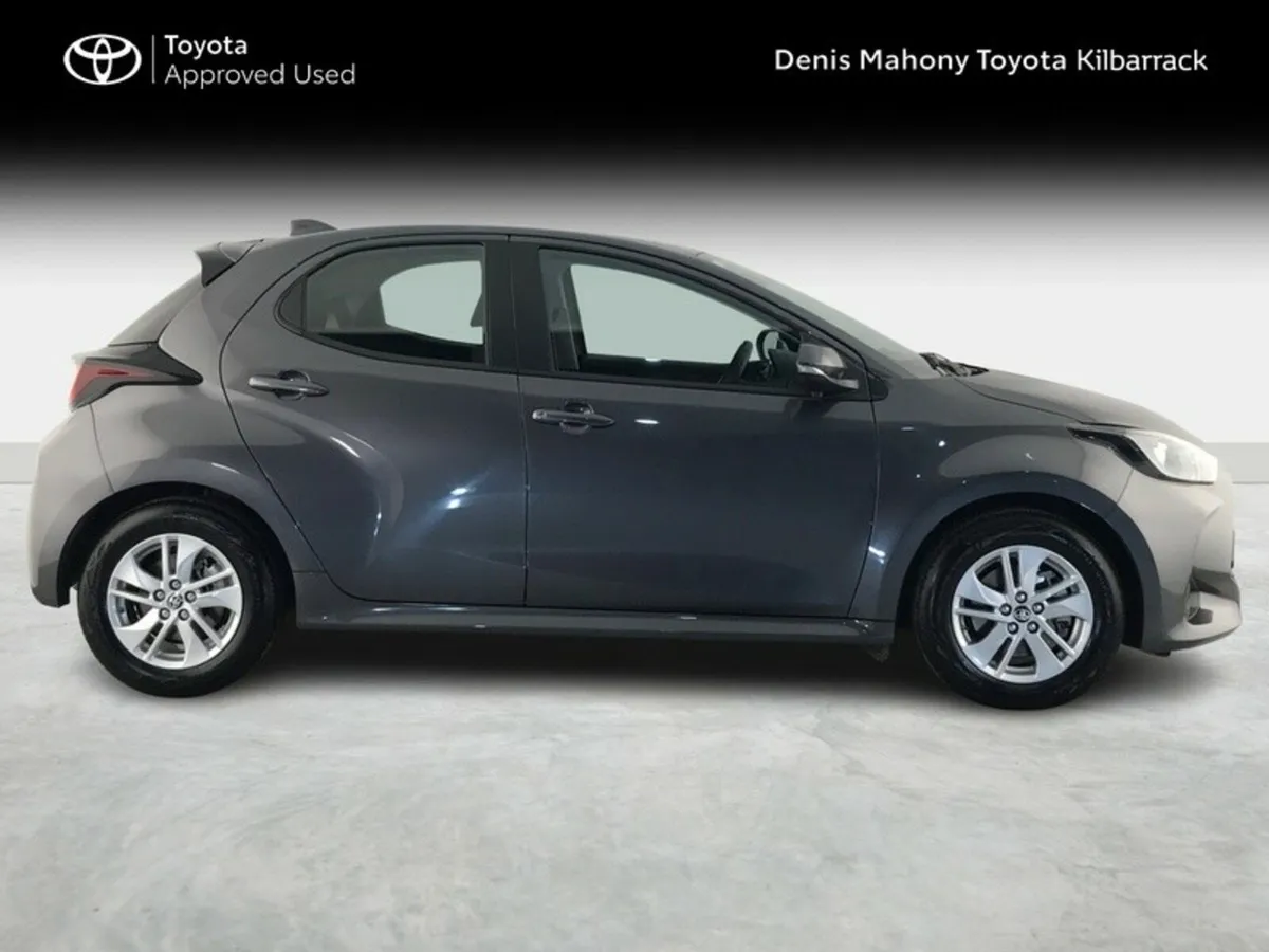 Toyota Yaris HYBRID LUNA 3 YEARS FREE SERVICING - Image 3