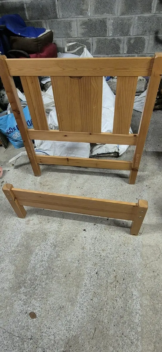 Solid timber single bed frame - Image 3