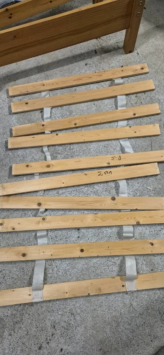 Solid timber single bed frame - Image 4
