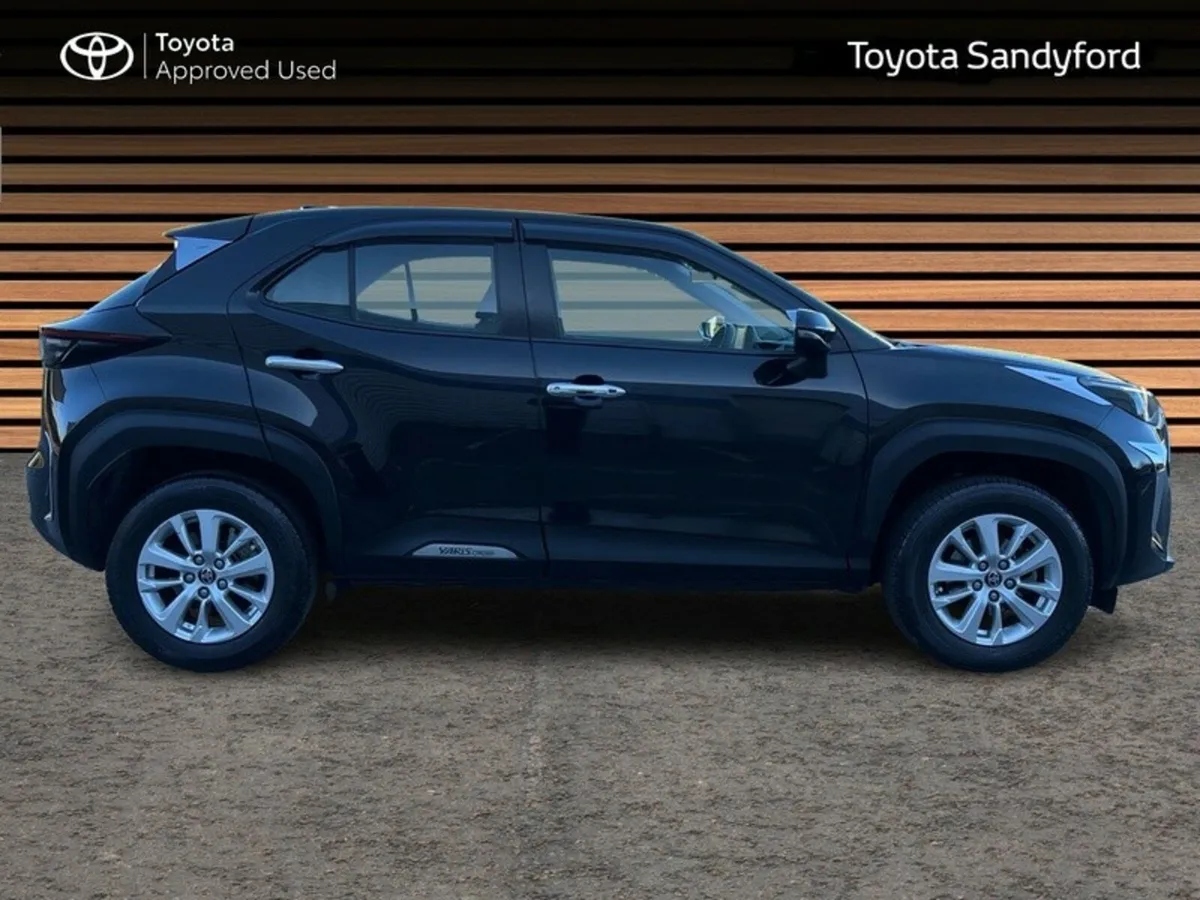 Toyota Yaris Cross LUNA HYBRID AUTOMATIC // REAR C - Image 3