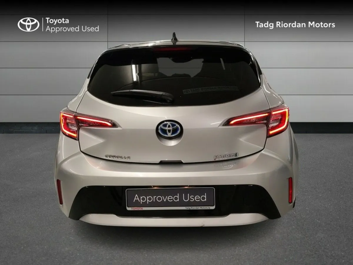 Toyota Corolla HYBRID LUNA SPORT H/B - Image 4