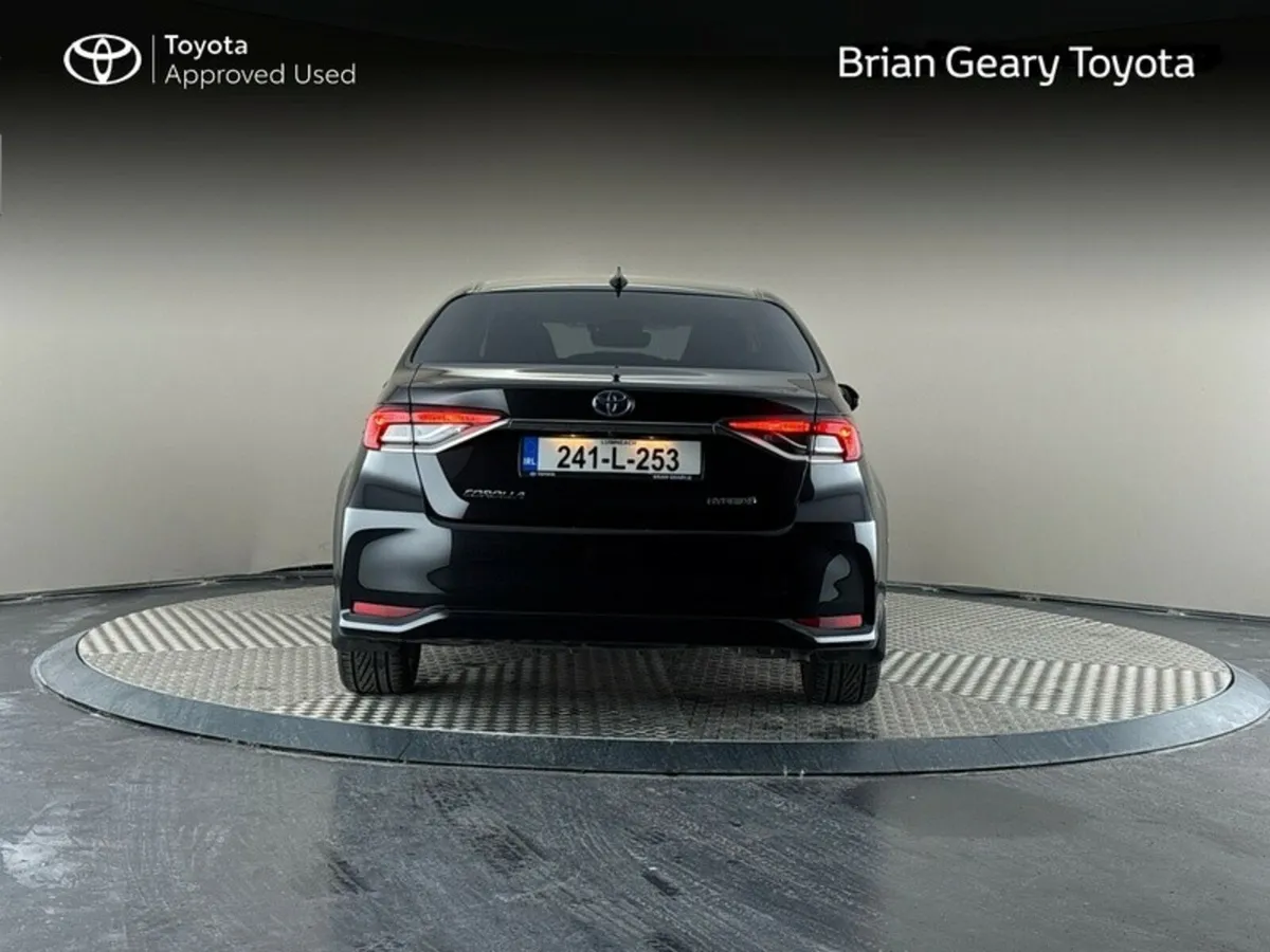 Toyota Corolla HYBRID LUNA SPORT SALOON - Image 4