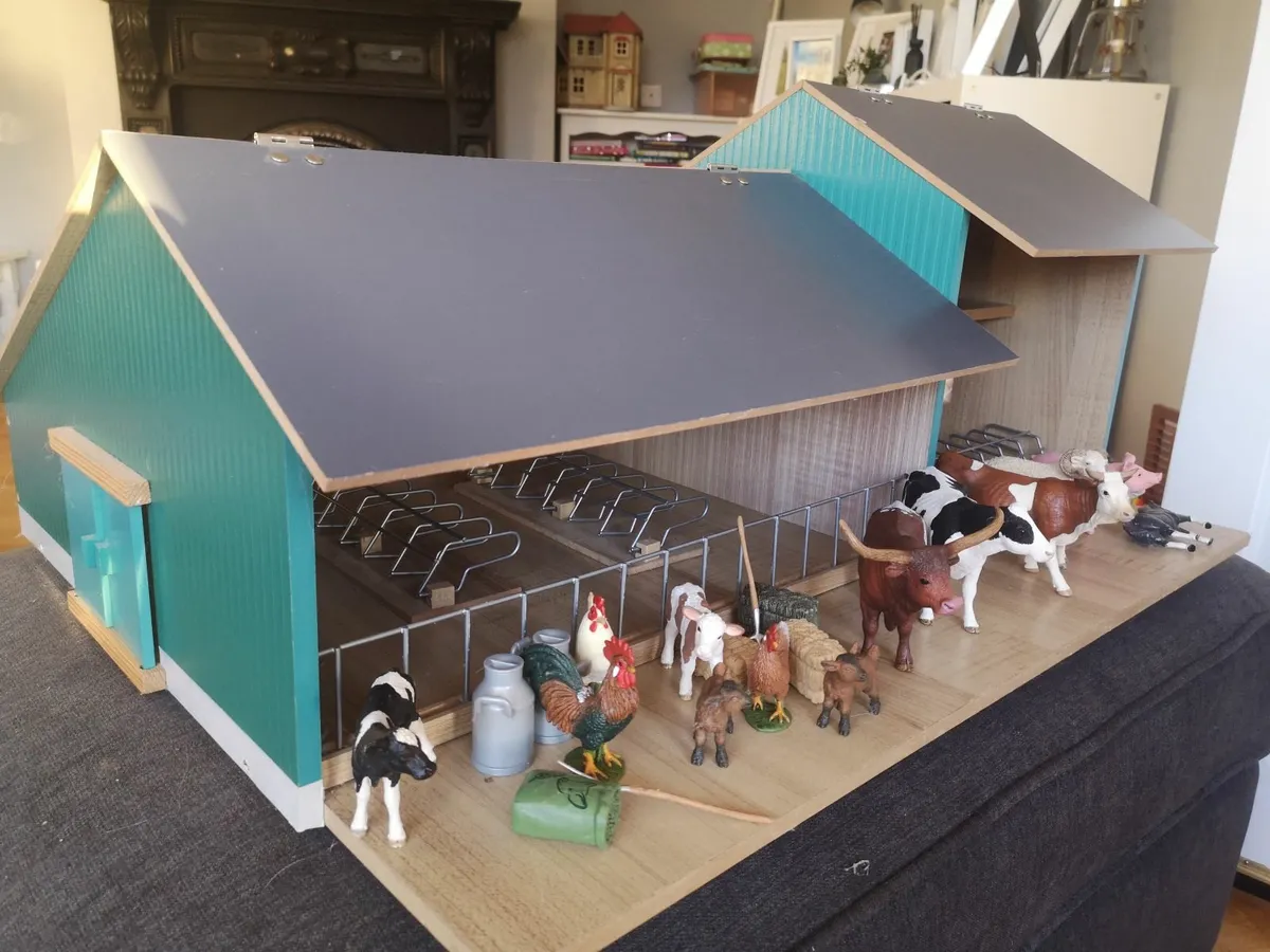 Kids Globe wooden farm shed - Image 1