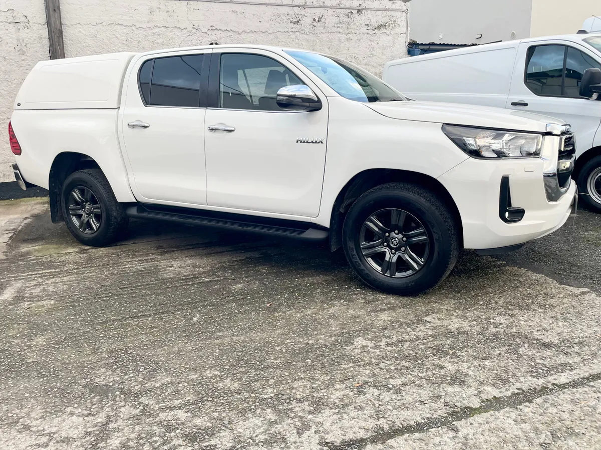 Toyota Hilux Icon 2.4 D-4D 150BHP Manual 4WD,2022 - Image 2