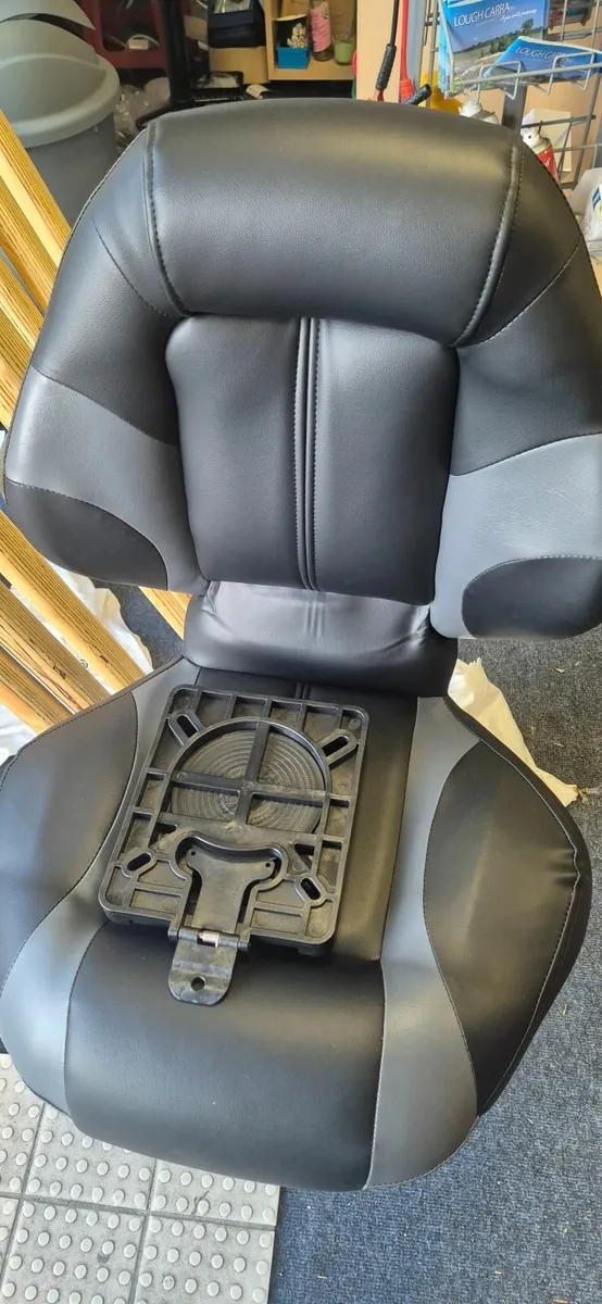 🤶 🧑‍🎄 🎅 Get this seat with a 2 part base