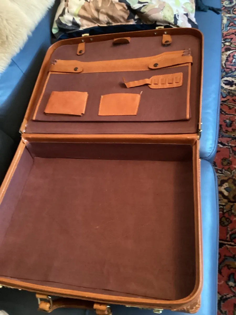 Business brief/overnight case. - Image 1