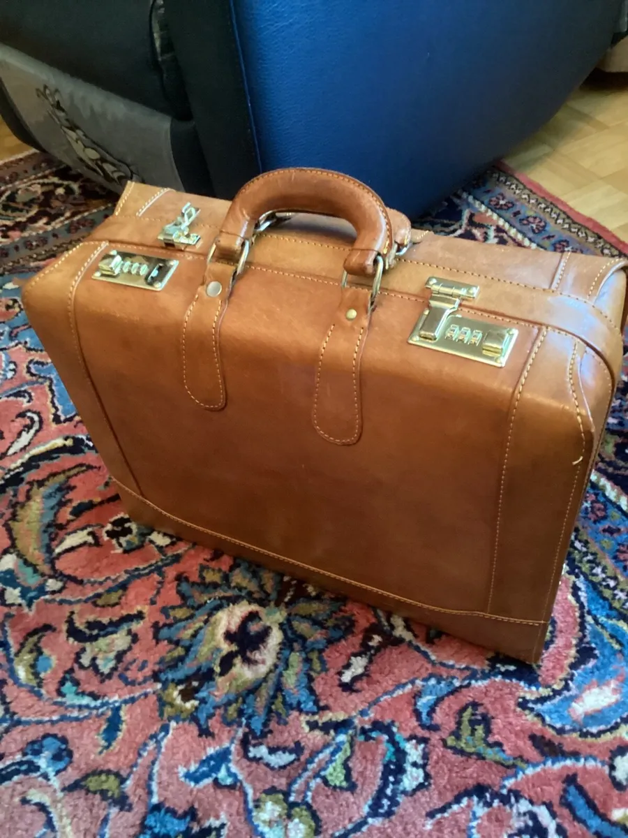 Business brief/overnight case. - Image 2