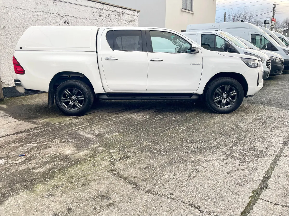 Toyota Hilux Icon 2.4 D-4D 150BHP Manual 4WD,2022 - Image 3