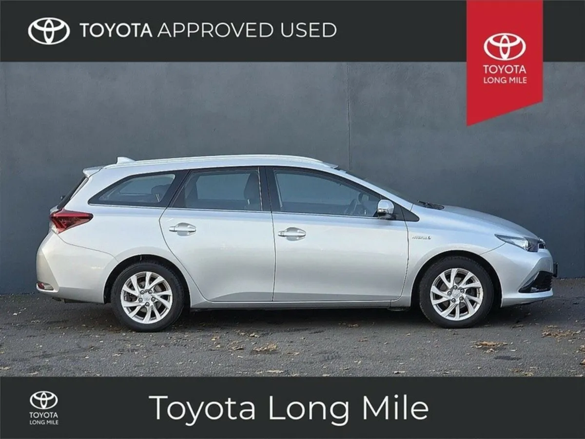 Toyota Auris 1.8 Hybrid Luna Touring Sport 5dr Est - Image 4